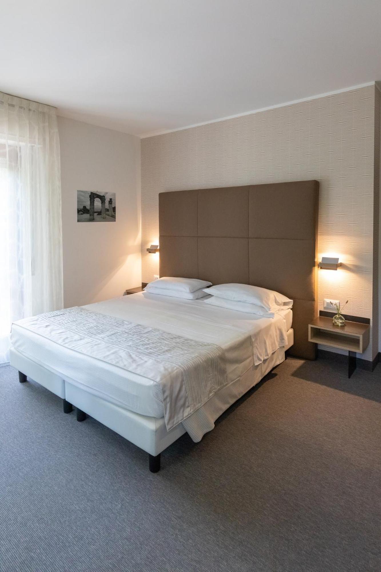 Hotel Villa Maria Сирмионе Экстерьер фото